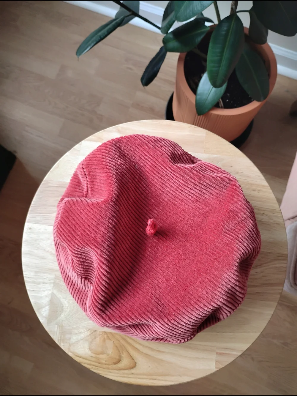 Beton Cire Corduroy Beret In Dusty Rose